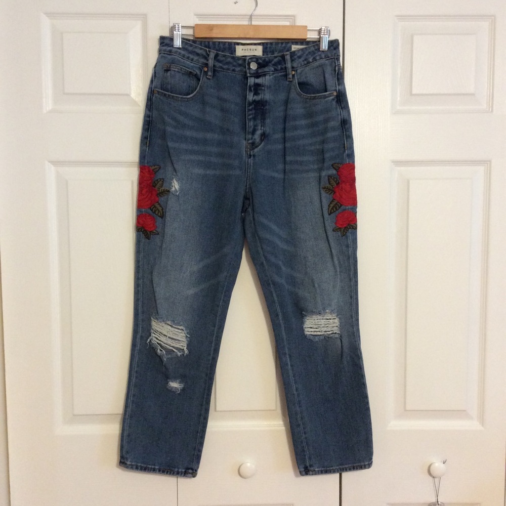 PacSun Embroidered roses Mom’s Jeans sz 29